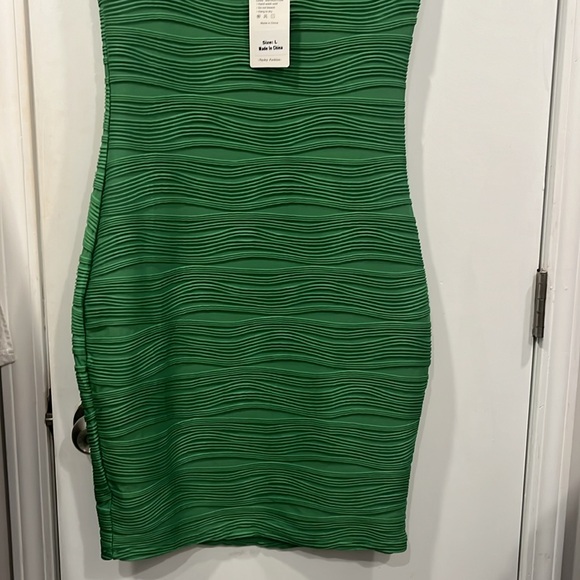 Green dress size large 100 polyester by Taydey never worn with tag - Picture 5 of 6